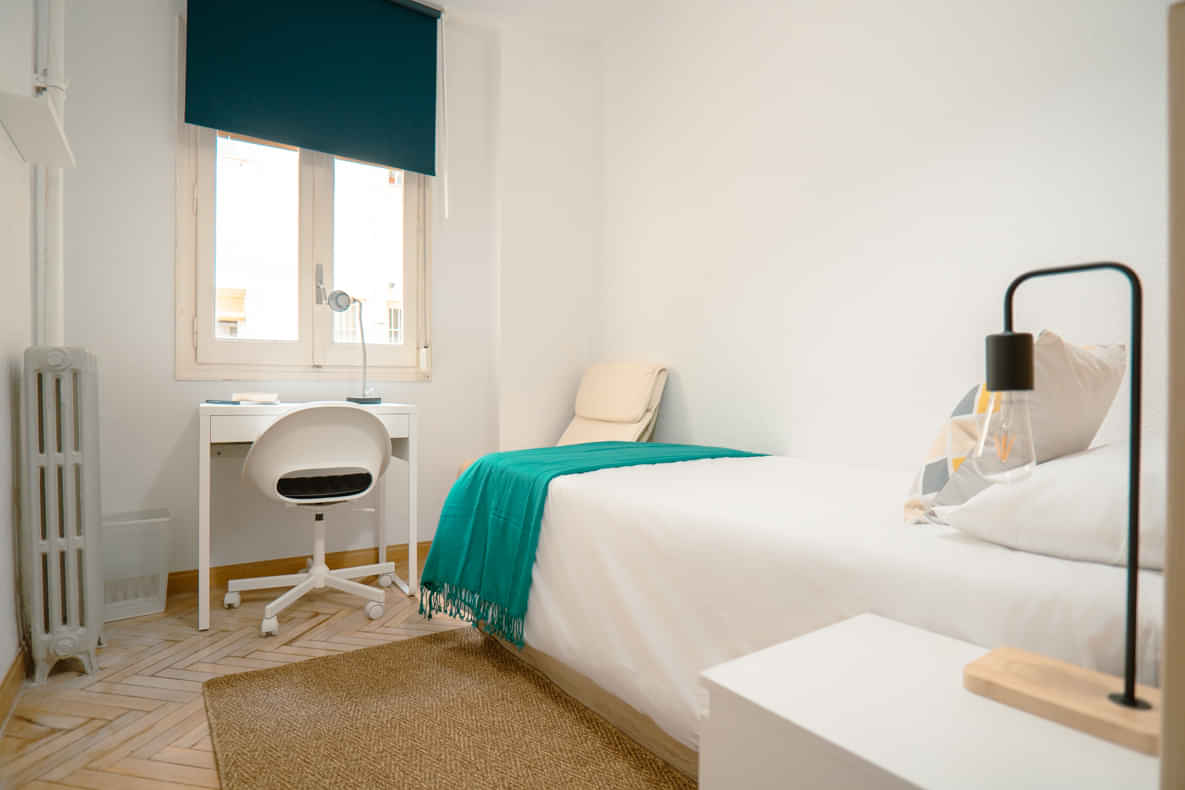 Bathroom?w=400&h=260&fit=crop&q=40&auto=format&trim=auto