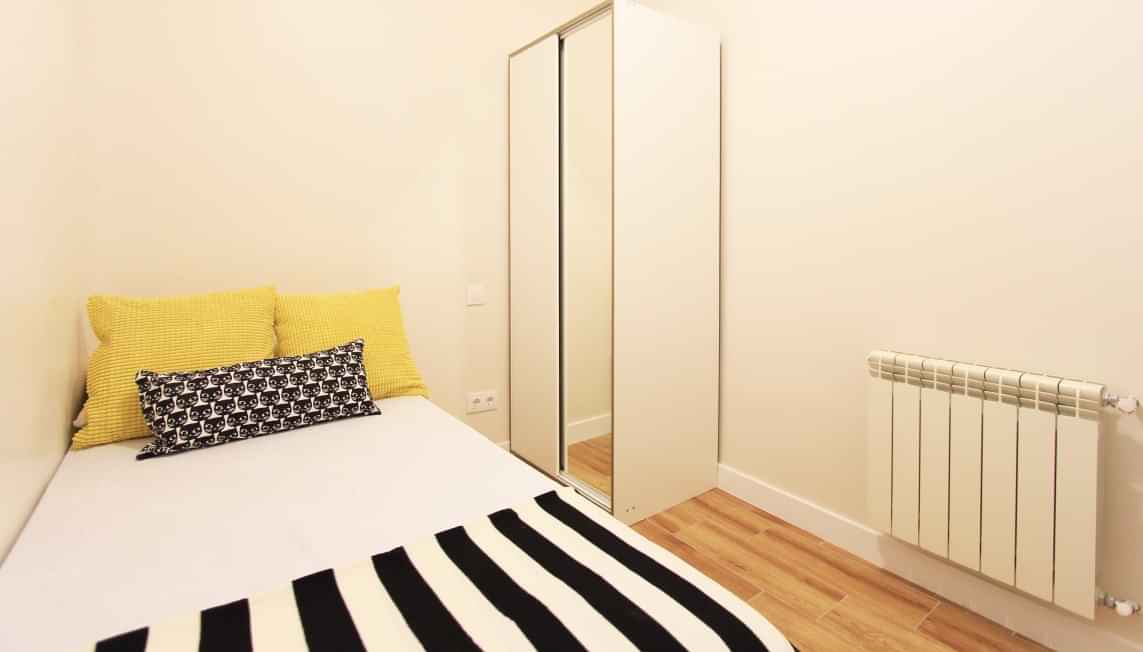 Kitchen?w=400&h=260&fit=crop&q=40&auto=format&trim=auto