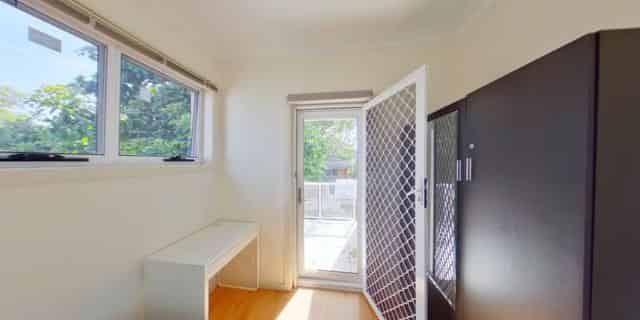 Room 6 - Bedroom?w=400&h=260&fit=crop&q=40&auto=format&trim=auto