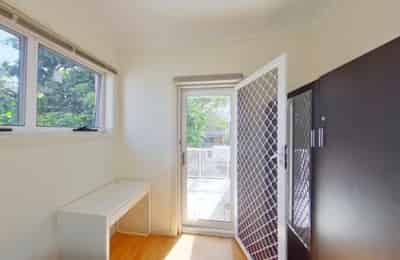Room 6 - Bedroom?w=400&h=260&fit=crop&q=40&auto=format&trim=auto