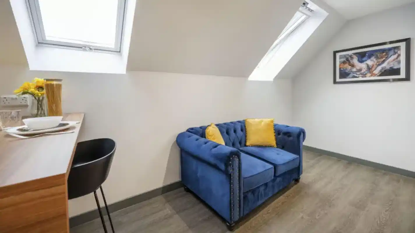 Common Area?w=400&h=260&fit=crop&q=40&auto=format&trim=auto