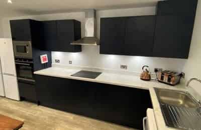 Kitchen?w=400&h=260&fit=crop&q=40&auto=format&trim=auto