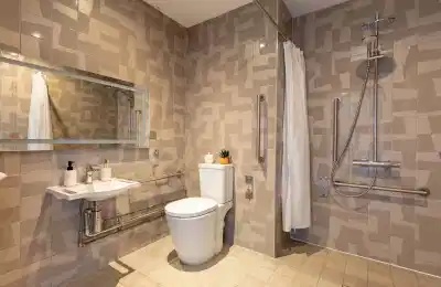 Common Area?w=400&h=260&fit=crop&q=40&auto=format&trim=auto