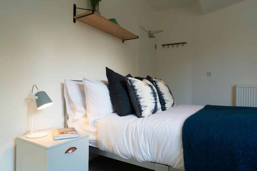 Bedroom 1 - Amenities?w=400&h=260&fit=crop&q=40&auto=format&trim=auto