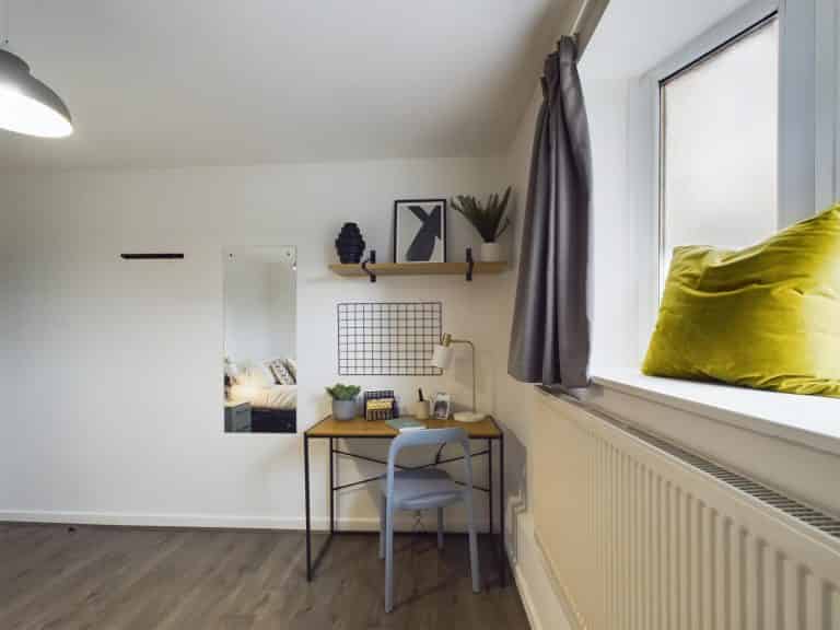 Room in a 6 Bedroom Apartment, 2, Flat 2 Clint Road West, Liverpool L7 5DB - Liverpool, England, United Kingdom - Bedroom 1 - Amenities