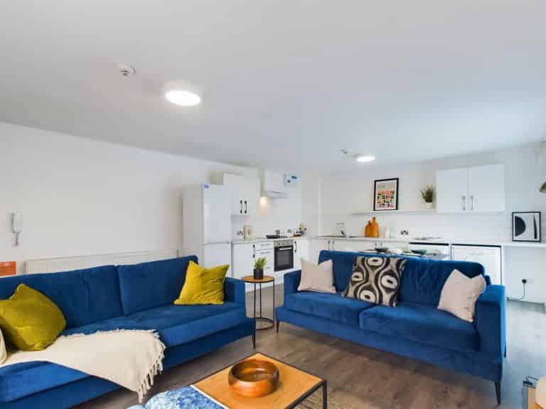 Bedroom 1 - Amenities?w=400&h=260&fit=crop&q=40&auto=format&trim=auto