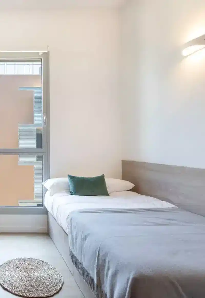 Amenities?w=400&h=260&fit=crop&q=40&auto=format&trim=auto