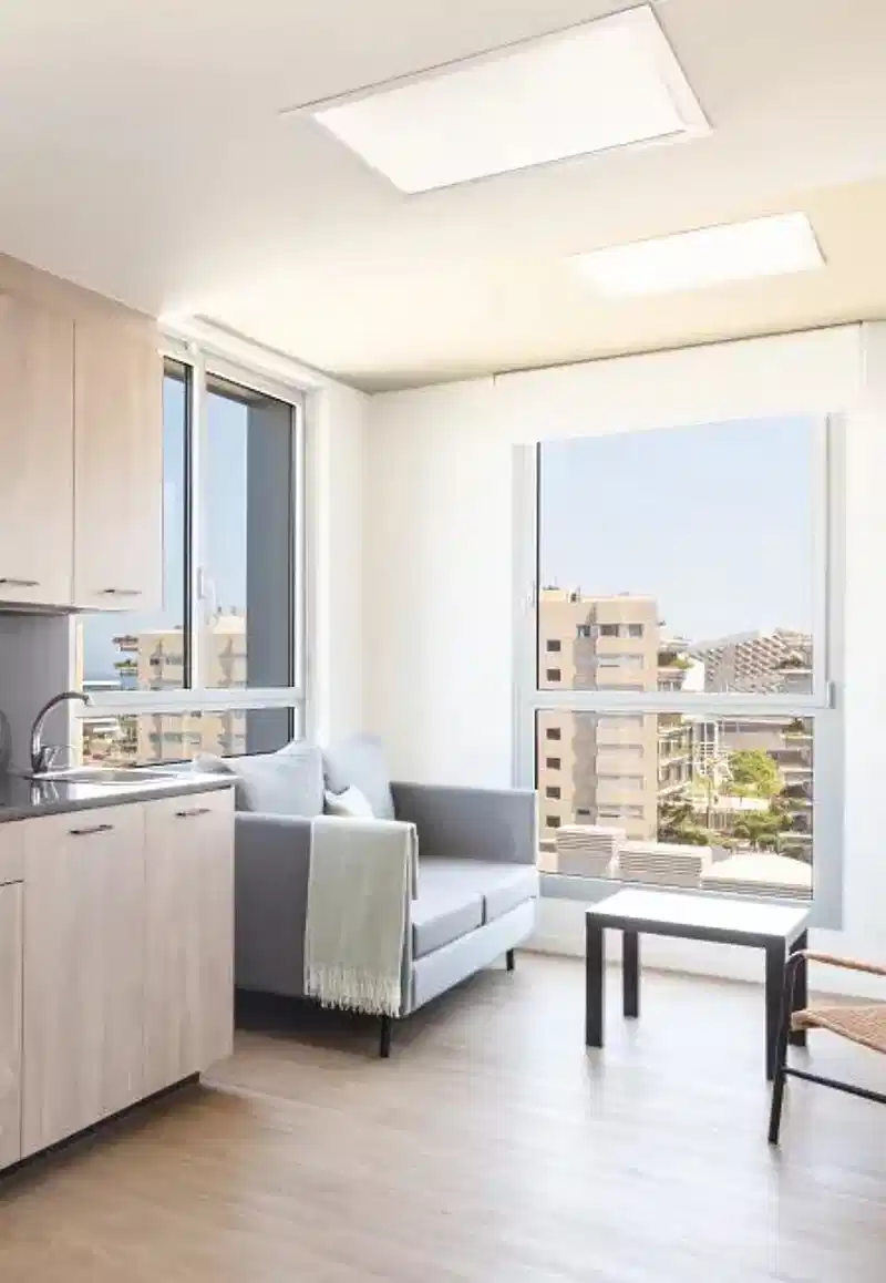 Amenities?w=400&h=260&fit=crop&q=40&auto=format&trim=auto