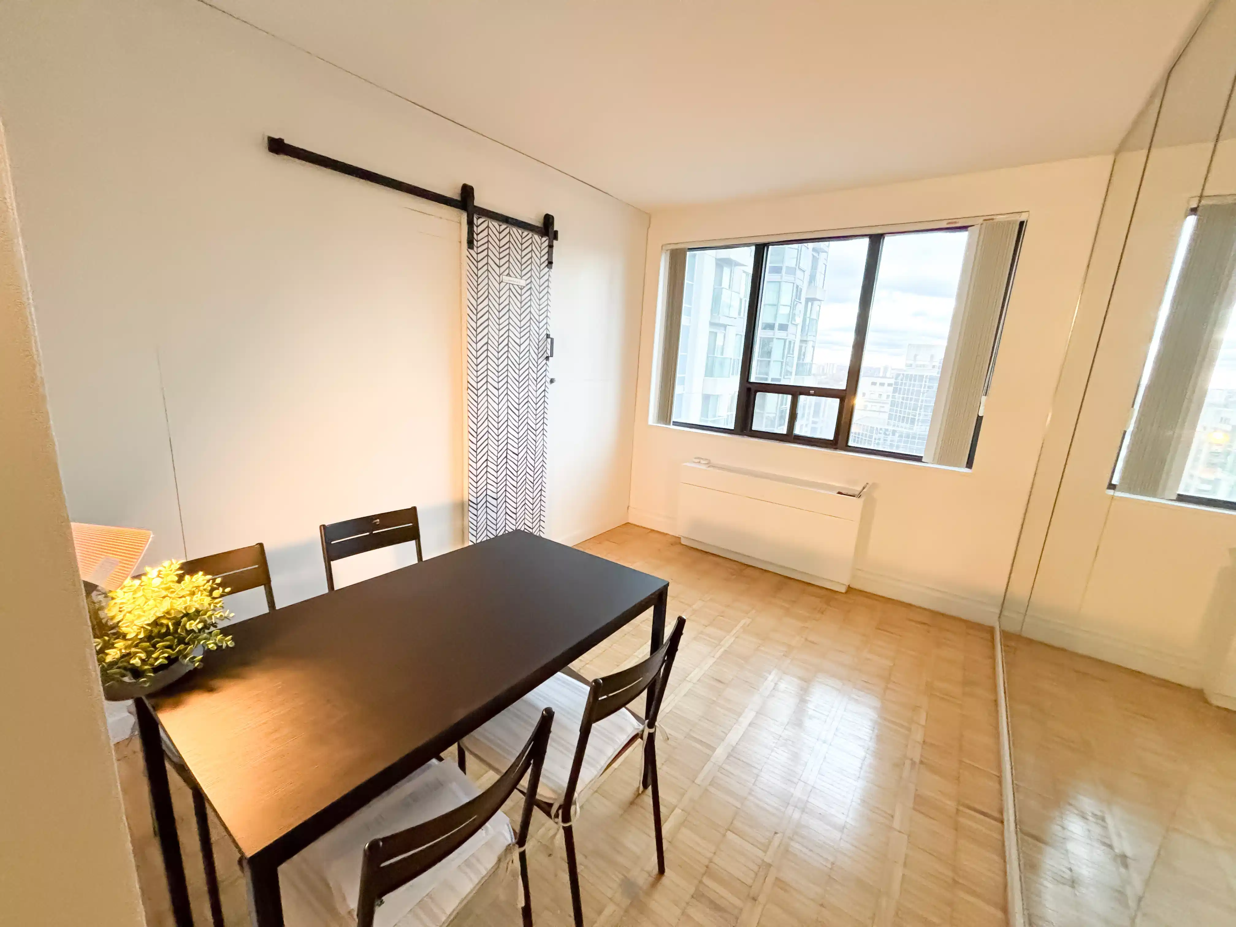 88 Bloor St E, Toronto - Toronto, Ontario, Canada - Amenities