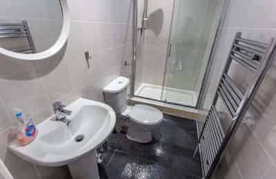 Room in a 4 Bedroom Apartment, 6 Albert Edward Road, Liverpool L7 8RY - Liverpool, England, United Kingdom - Bathroom