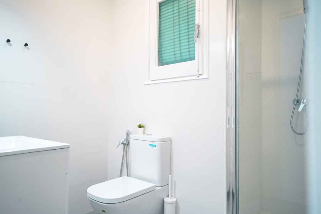 Comandante Benítez 1, Barcelona - Barcelona, Spain - Bathroom