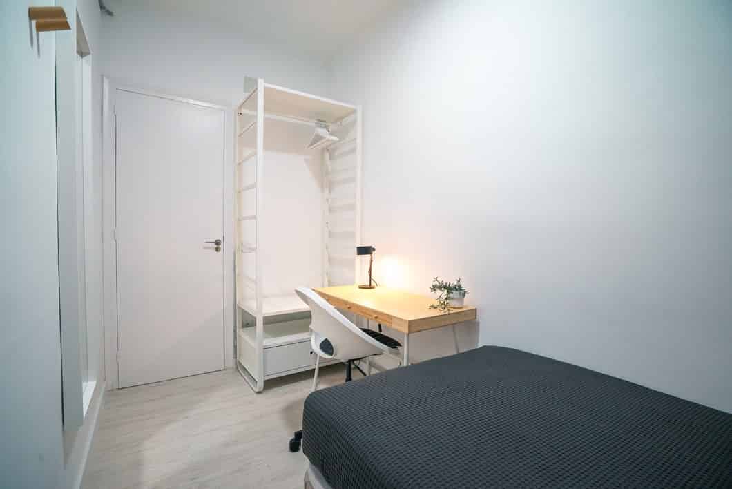 Bathroom?w=400&h=260&fit=crop&q=40&auto=format&trim=auto