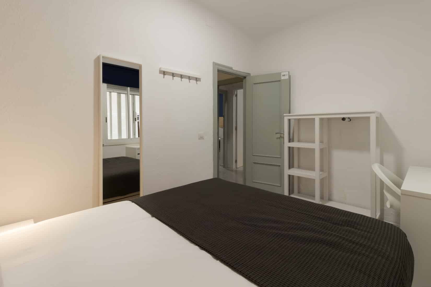 Exterior?w=400&h=260&fit=crop&q=40&auto=format&trim=auto