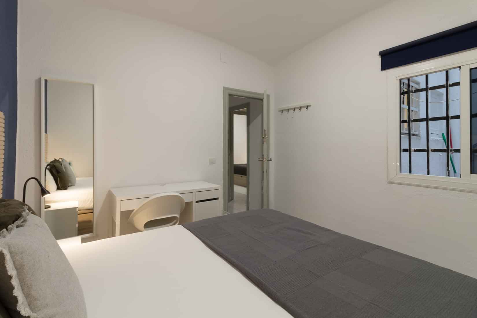 Exterior?w=400&h=260&fit=crop&q=40&auto=format&trim=auto