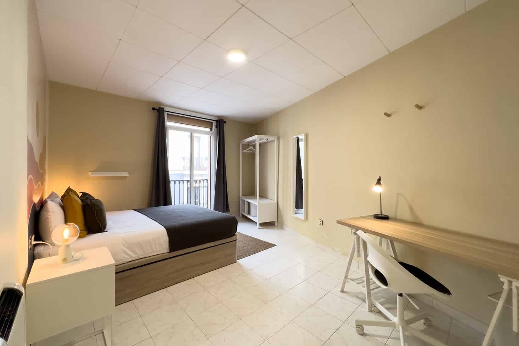 Exterior?w=400&h=260&fit=crop&q=40&auto=format&trim=auto