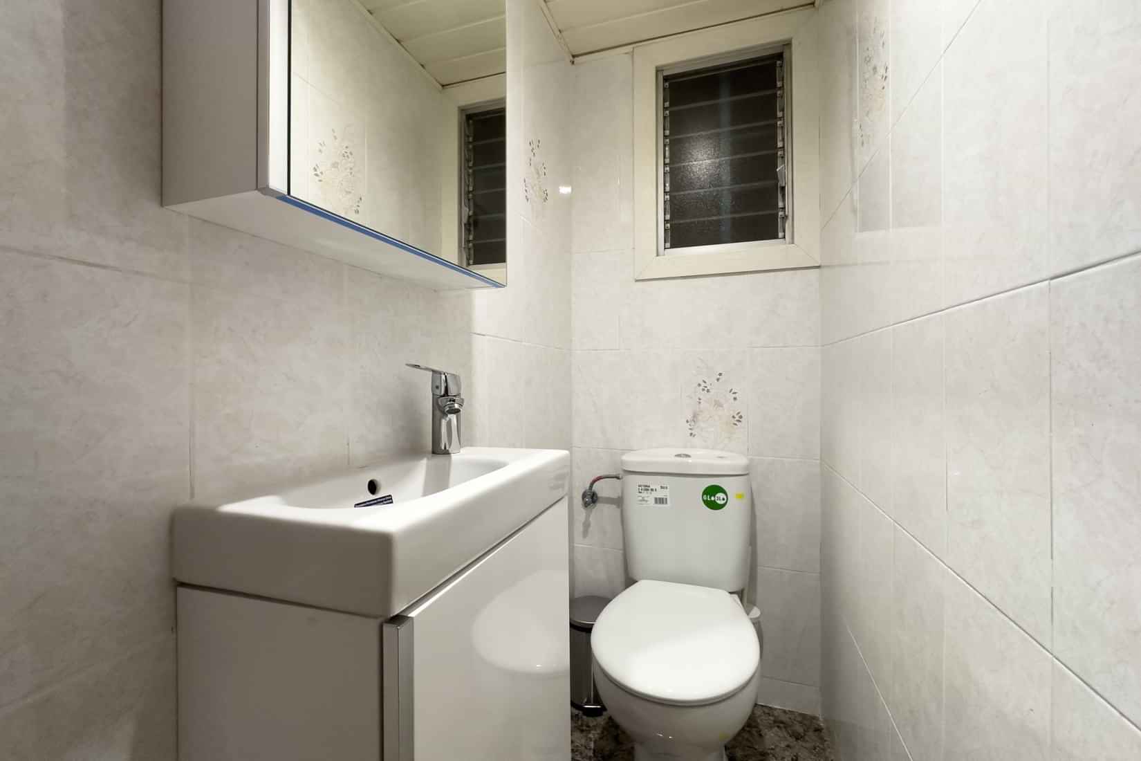 Sardenya, Barcelona - Barcelona, Spain - Bathroom