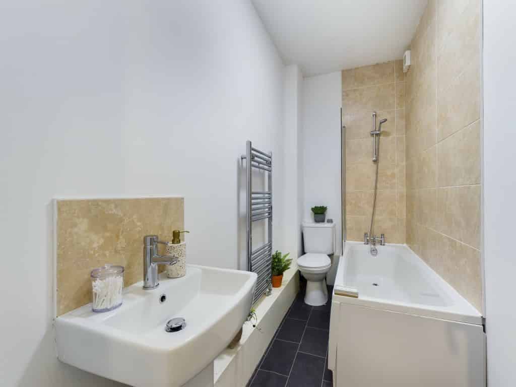 Room in a 6 Bedroom Apartment, 36 Brae Street, Liverpool L7 2QQ - Liverpool, England, United Kingdom - Bedroom 4 - Bathroom