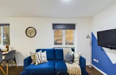 20 Brookside, Derby - Derby, England, United Kingdom - Amenities
