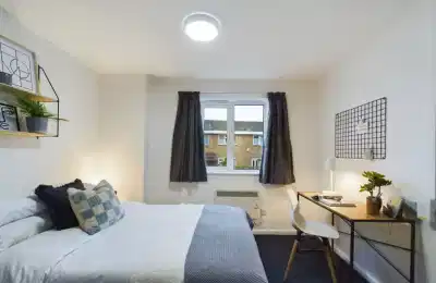 3 Bedroom House - Bedroom?w=400&h=260&fit=crop&q=40&auto=format&trim=auto