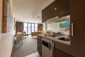 Bedroom?w=400&h=260&fit=crop&q=40&auto=format&trim=auto