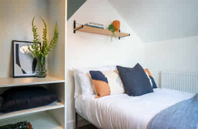 Bedroom 1 - Kitchen?w=400&h=260&fit=crop&q=40&auto=format&trim=auto