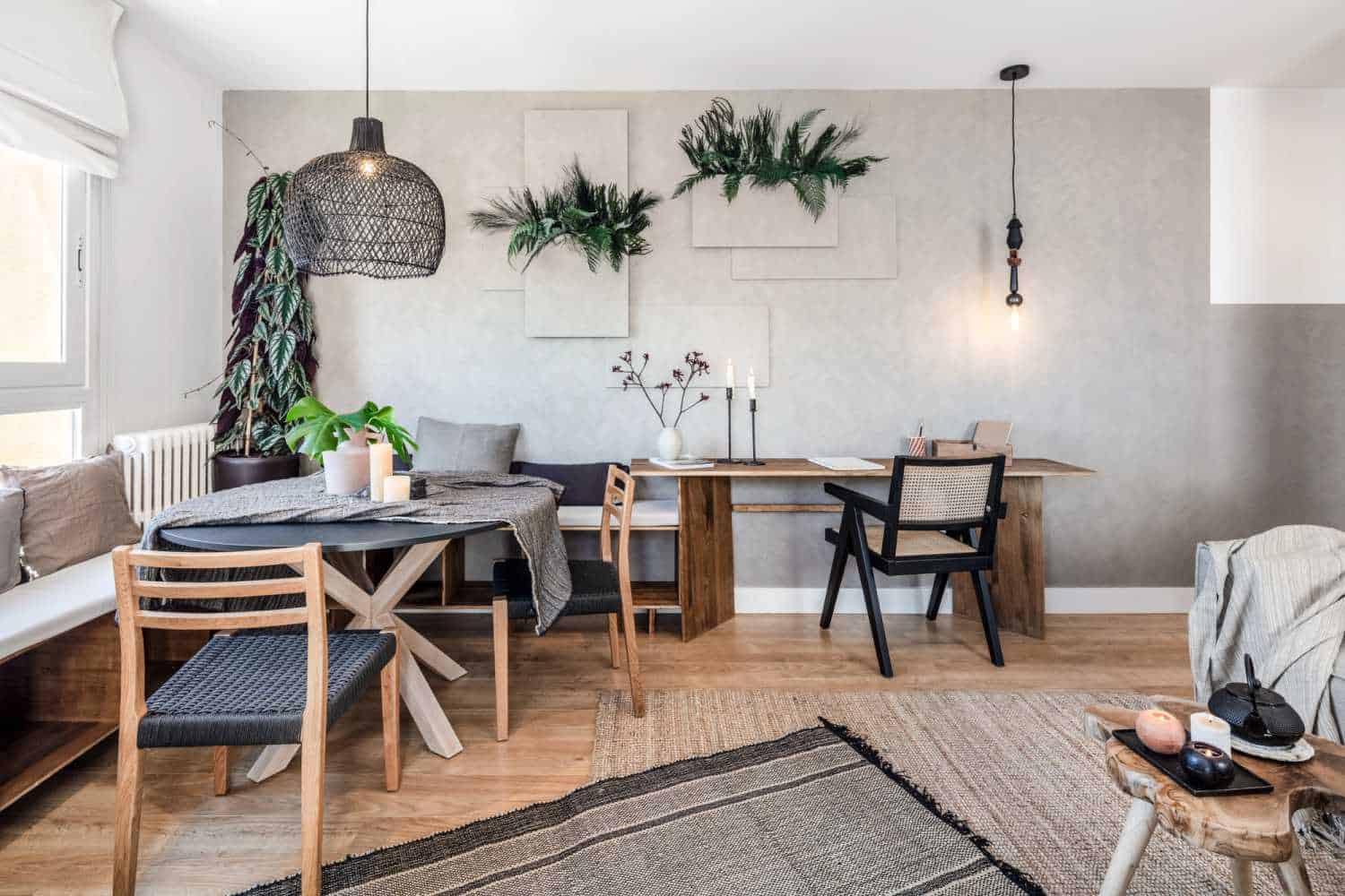 Exterior?w=400&h=260&fit=crop&q=40&auto=format&trim=auto