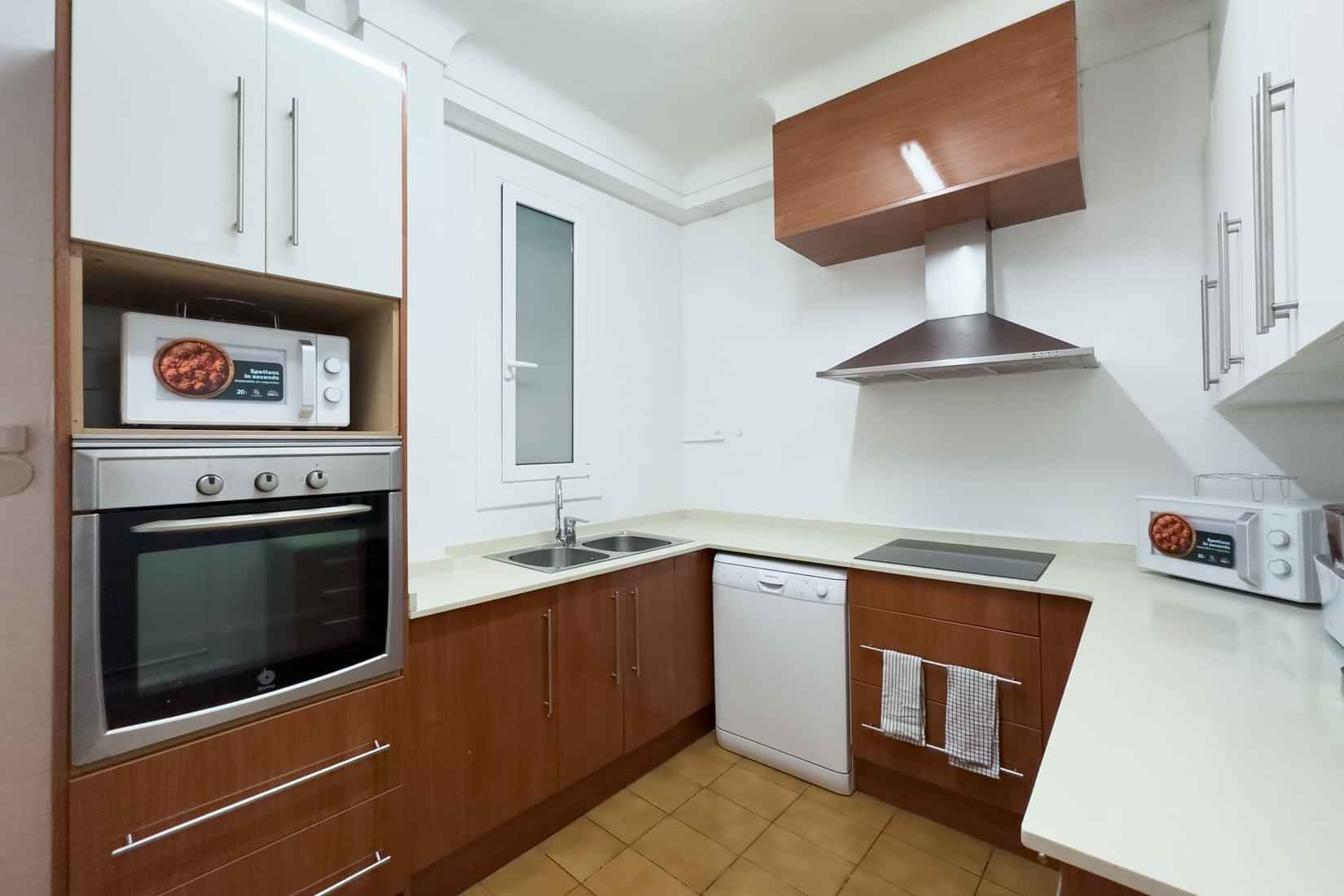 Descartes, Barcelona - Barcelona, Spain - Kitchen