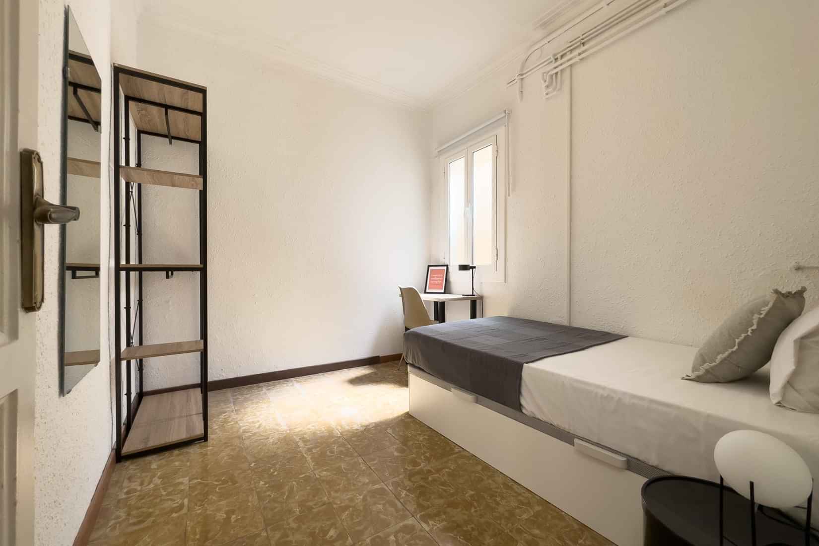 Exterior?w=400&h=260&fit=crop&q=40&auto=format&trim=auto