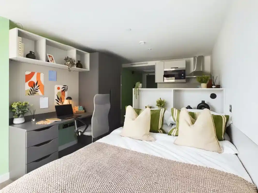 Amenities?w=400&h=260&fit=crop&q=40&auto=format&trim=auto