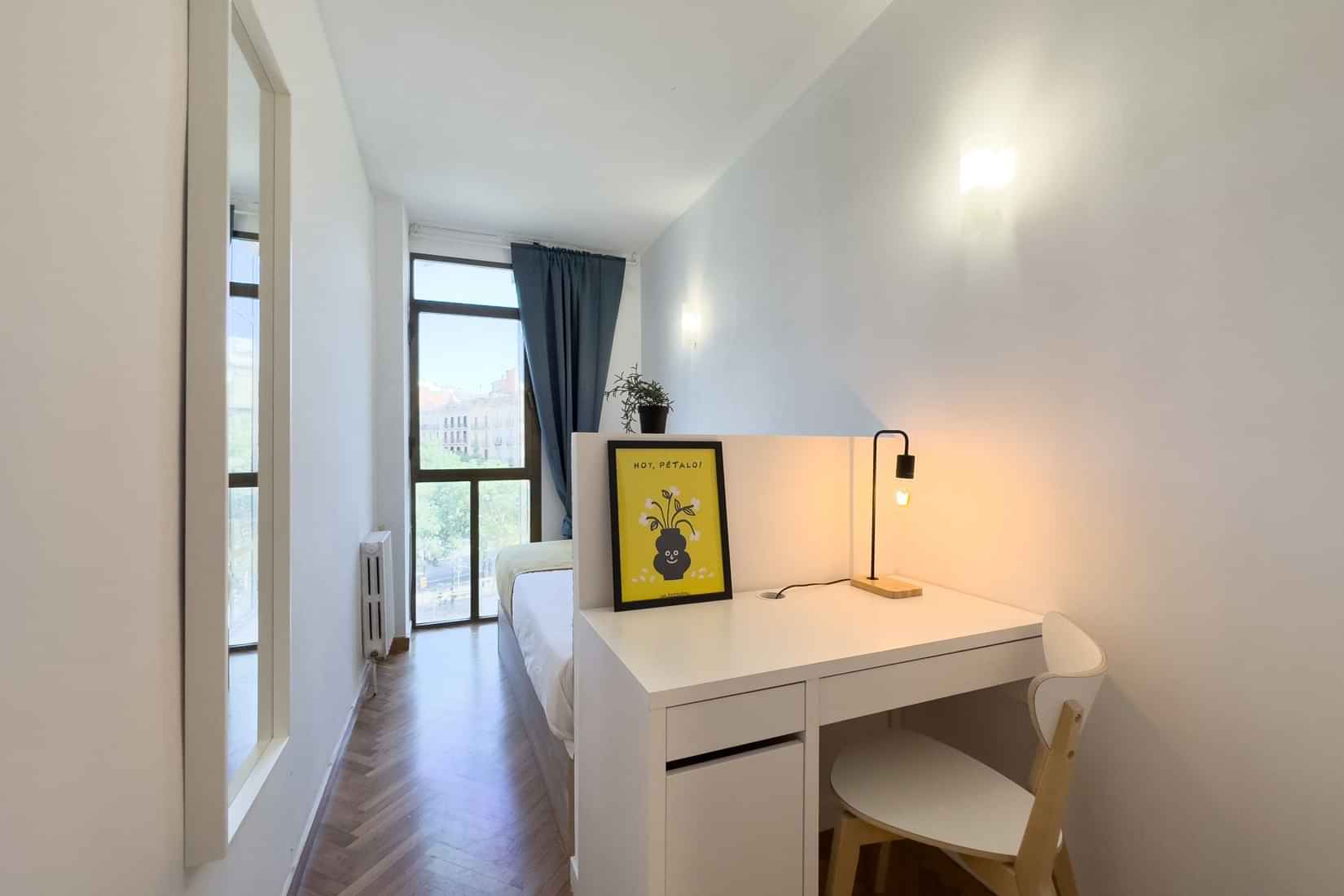 Kitchen?w=400&h=260&fit=crop&q=40&auto=format&trim=auto