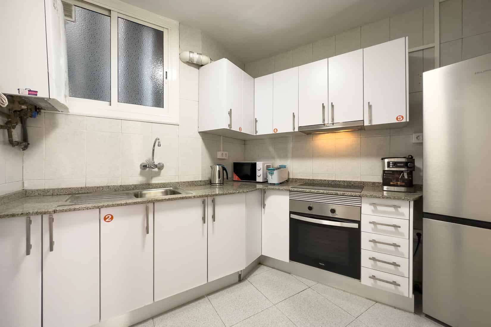 Les Jonqueres 4, Barcelona - Barcelona, Spain - Kitchen