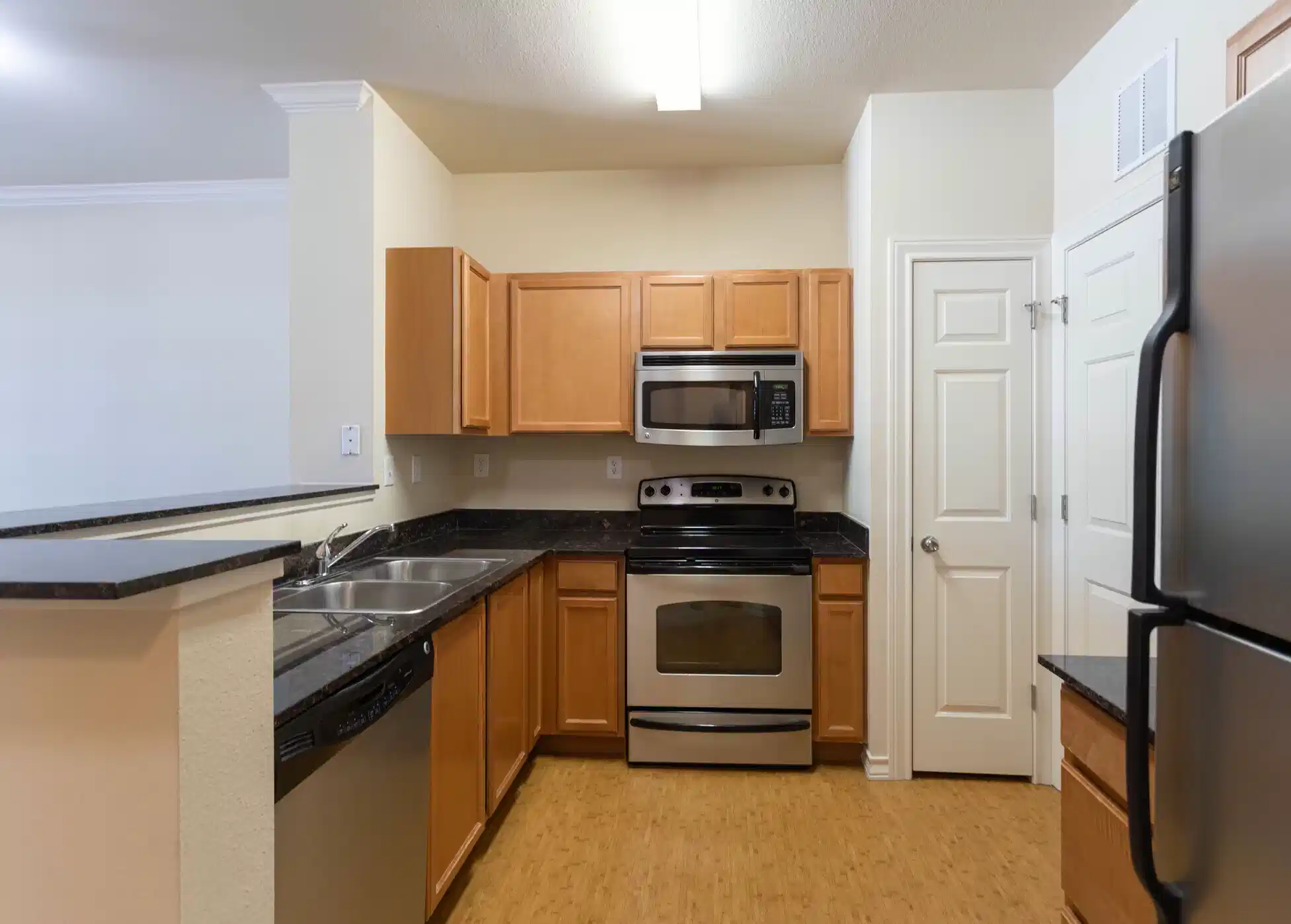 Bedroom?w=400&h=260&fit=crop&q=40&auto=format&trim=auto