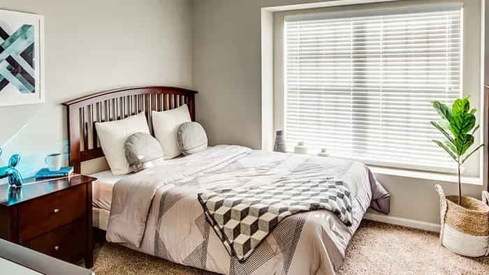 Common Area?w=400&h=260&fit=crop&q=40&auto=format&trim=auto