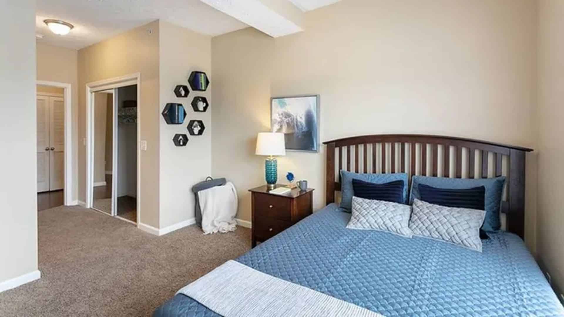 Common Area?w=400&h=260&fit=crop&q=40&auto=format&trim=auto