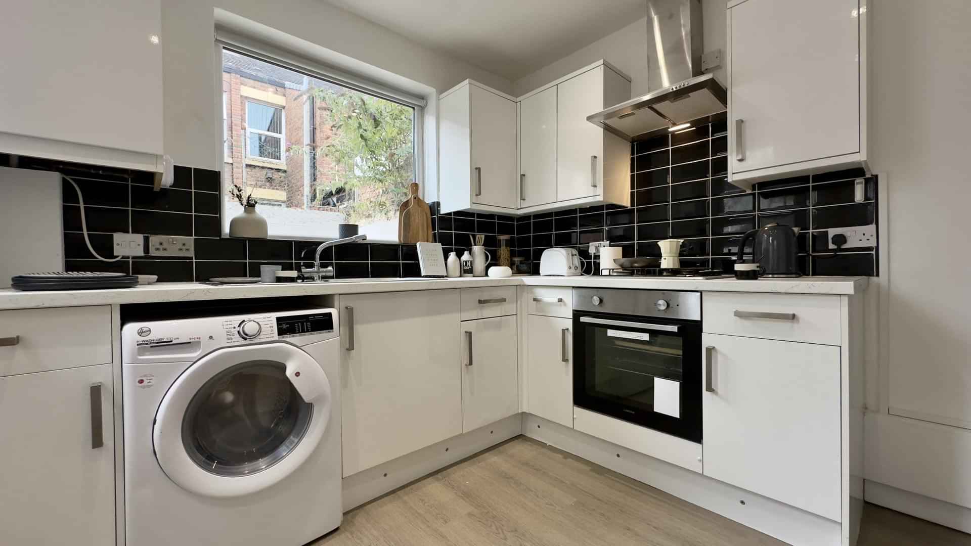 Room in a 4 Bedroom Apartment, 126 Empress Road, Liverpool L7 8SF - Liverpool, England, United Kingdom - Kitchen