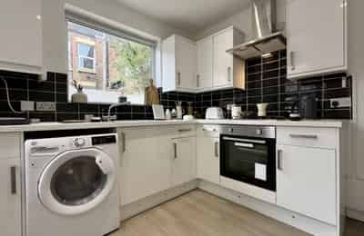 Room in a 4 Bedroom Apartment, 126 Empress Road, Liverpool L7 8SF - Liverpool, England, United Kingdom - Kitchen