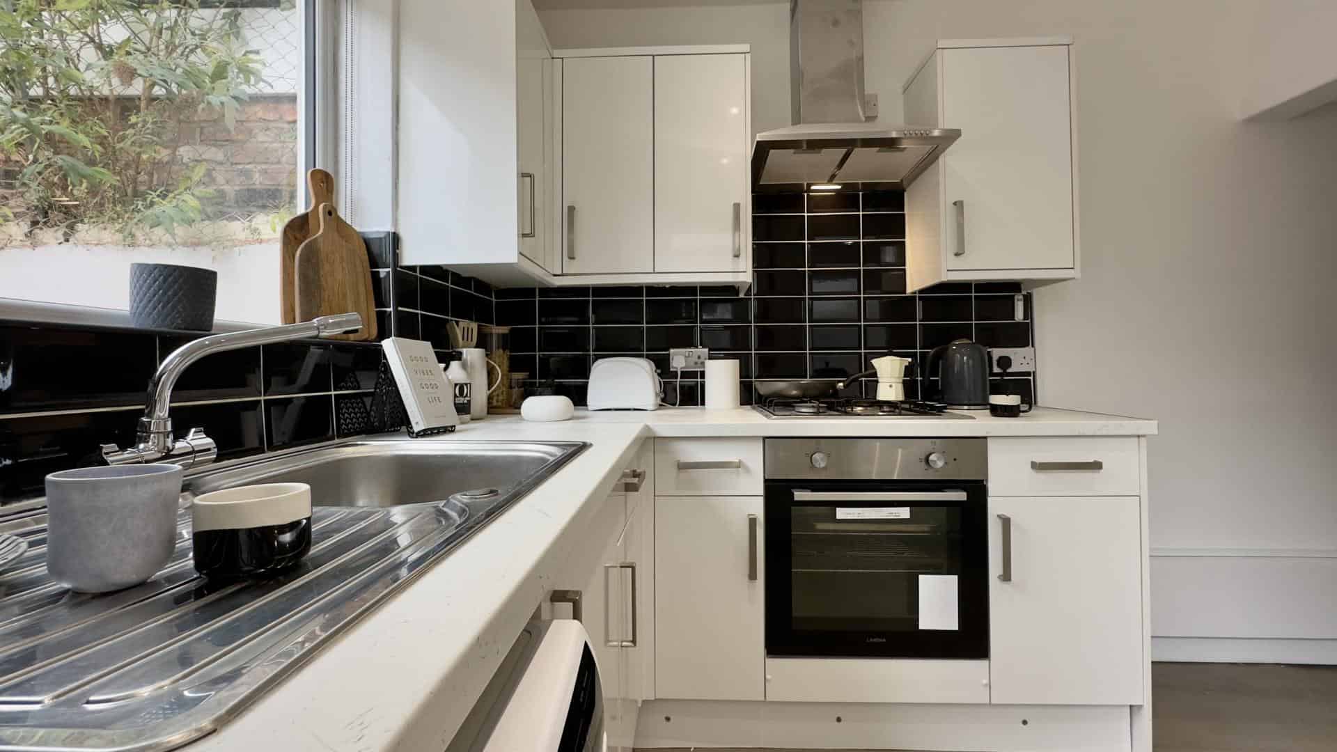 Room in a 4 Bedroom Apartment, 126 Empress Road, Liverpool L7 8SF - Liverpool, England, United Kingdom - Kitchen