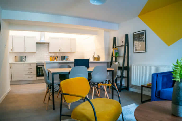 Bedroom 5 - Amenities?w=400&h=260&fit=crop&q=40&auto=format&trim=auto