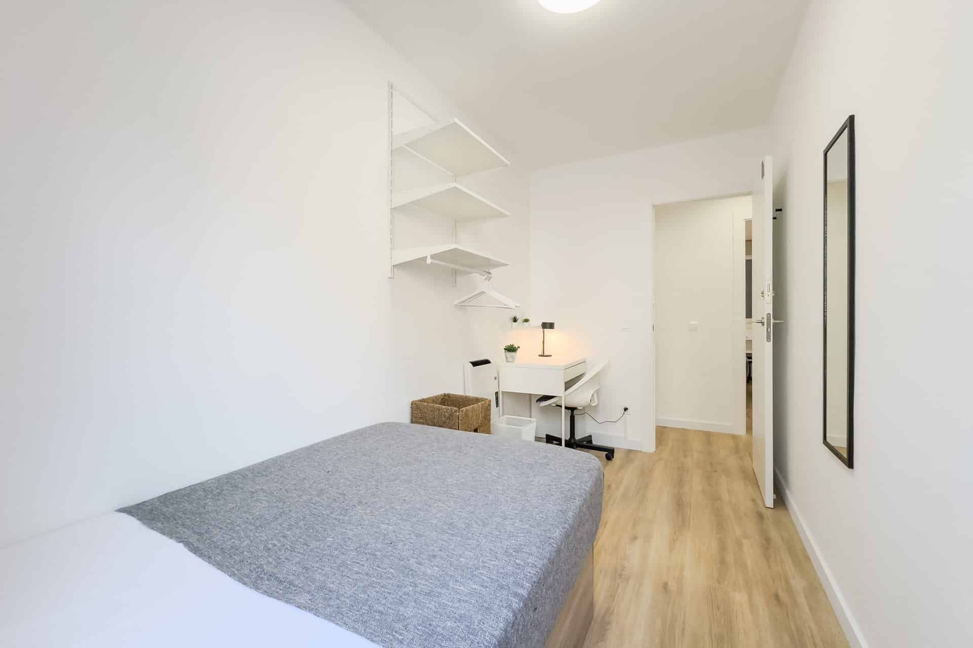 Exterior?w=400&h=260&fit=crop&q=40&auto=format&trim=auto