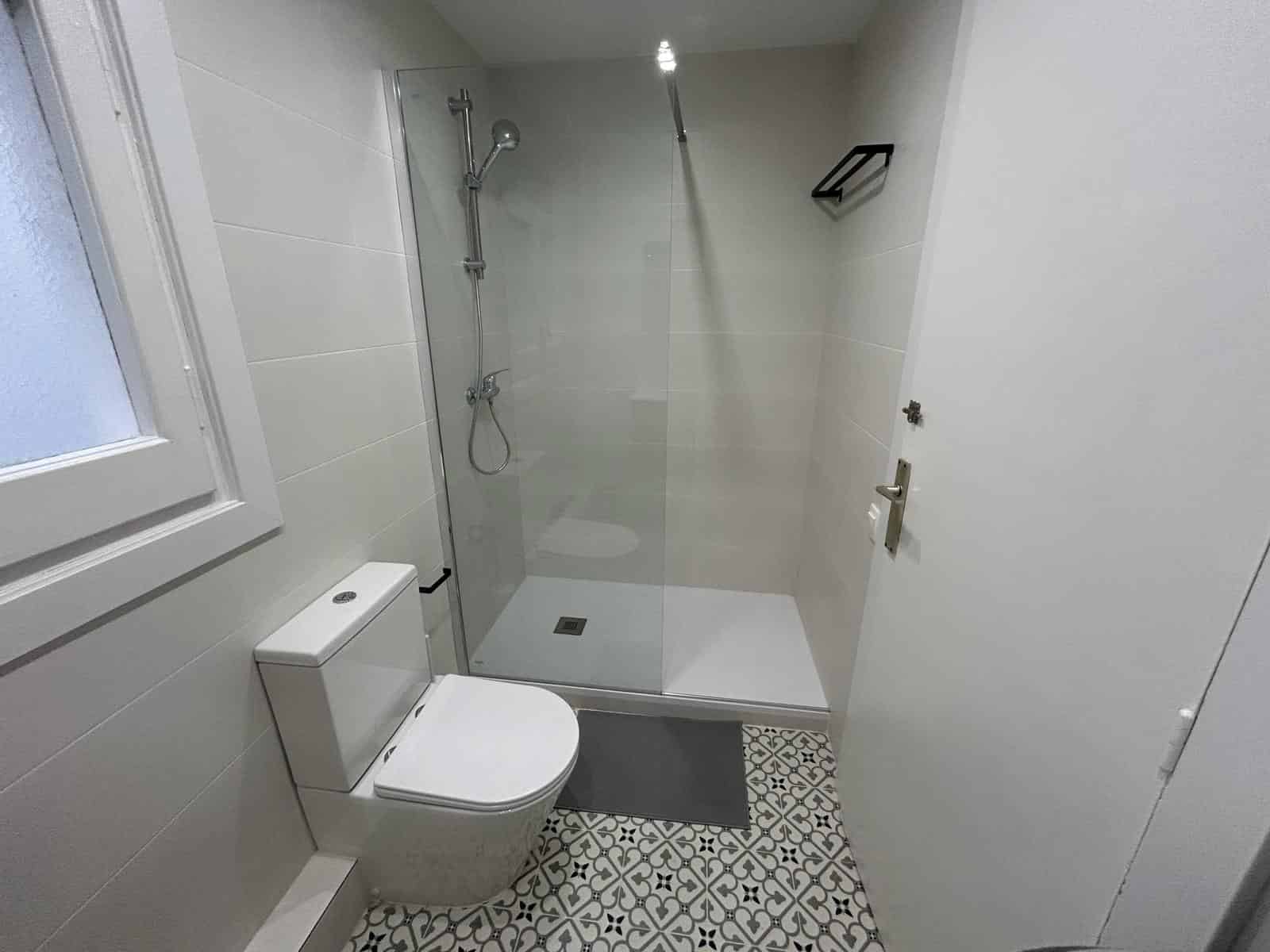 Rosselló 1, Barcelona - Barcelona, Spain - Bathroom