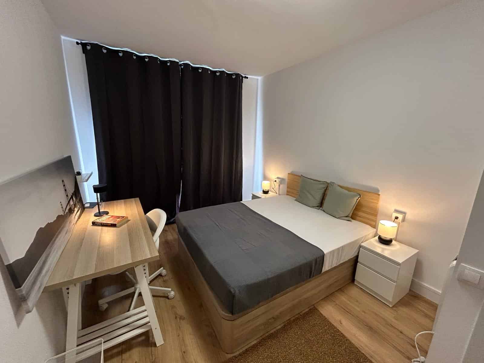 Bathroom?w=400&h=260&fit=crop&q=40&auto=format&trim=auto