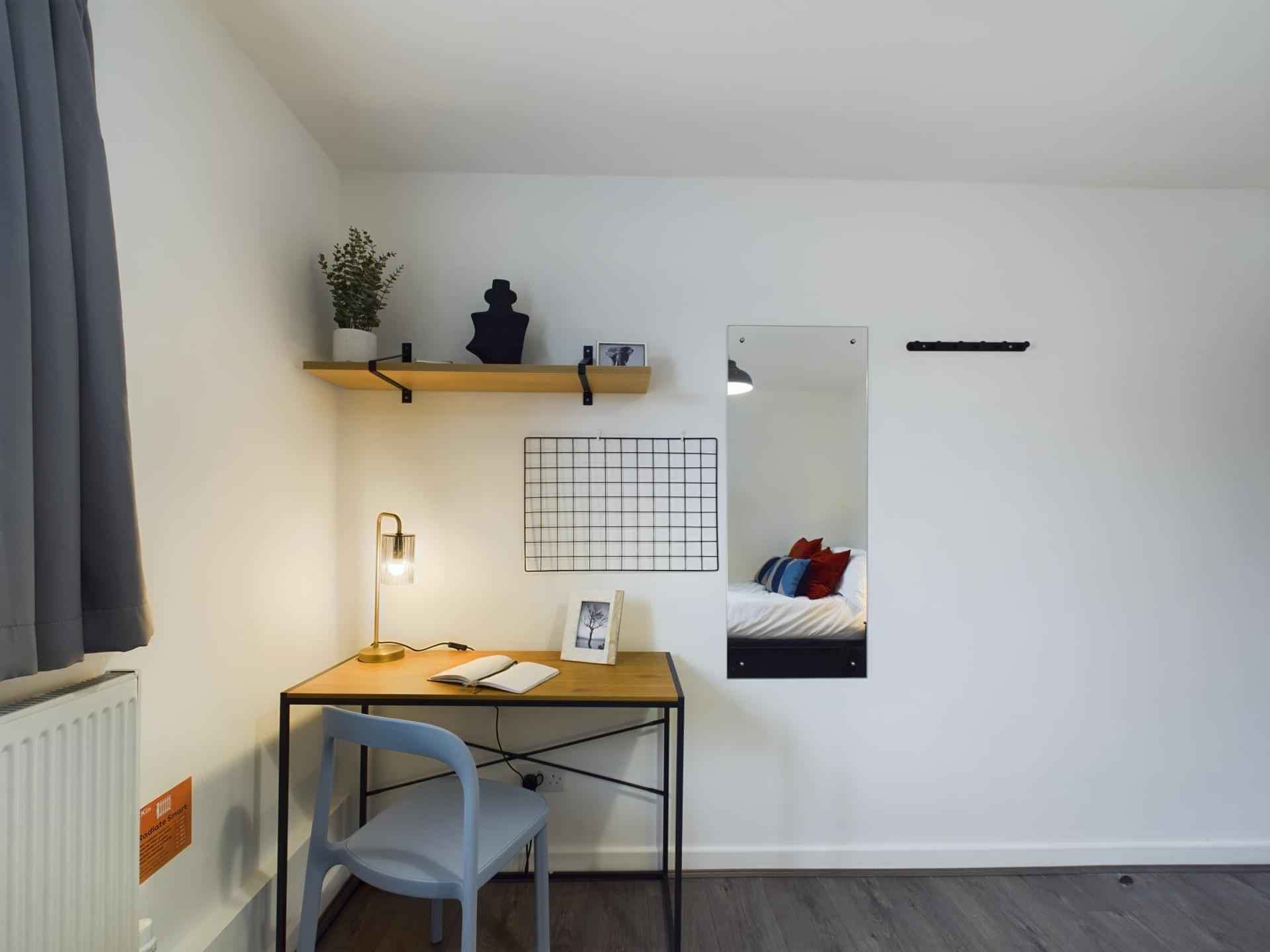 Bathroom?w=400&h=260&fit=crop&q=40&auto=format&trim=auto