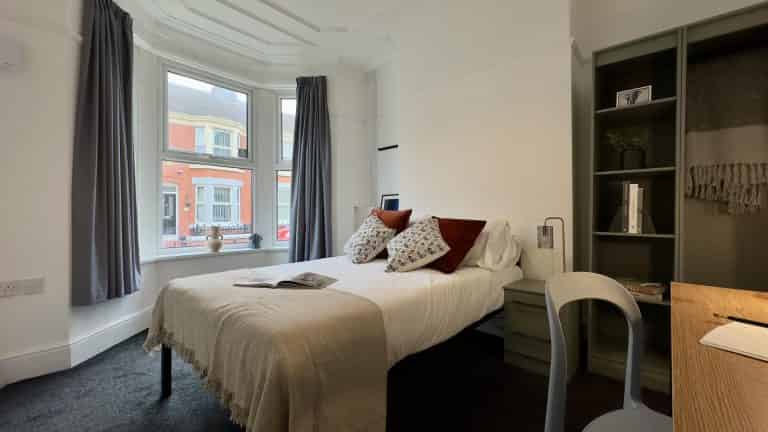 Kitchen?w=400&h=260&fit=crop&q=40&auto=format&trim=auto