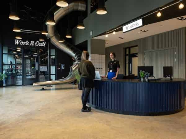 Common Area?w=400&h=260&fit=crop&q=40&auto=format&trim=auto