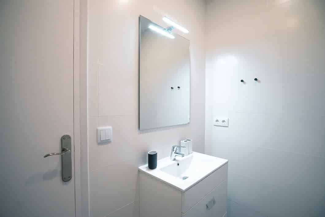 Comandante Benítez 2, Barcelona - Barcelona, Spain - Bathroom