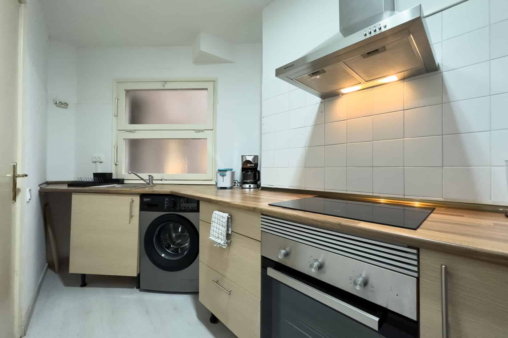 Roger De Lluria 3, Barcelona - Barcelona, Spain - Kitchen