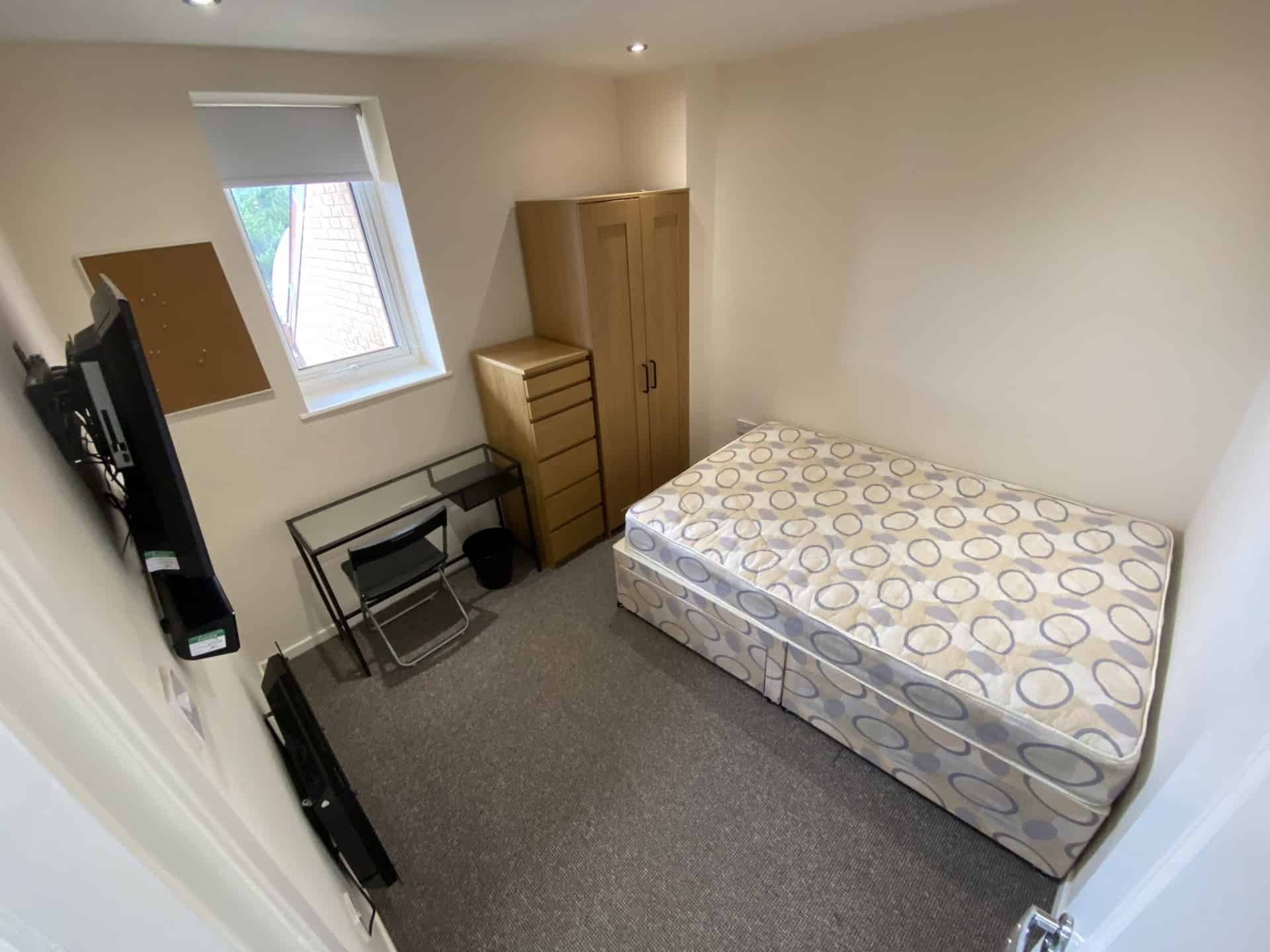 Room in a 3 Bedroom Apartment, 94 Minster Court, Liverpool L7 3QD - Liverpool, England, United Kingdom - Bedroom 1 - Bedroom