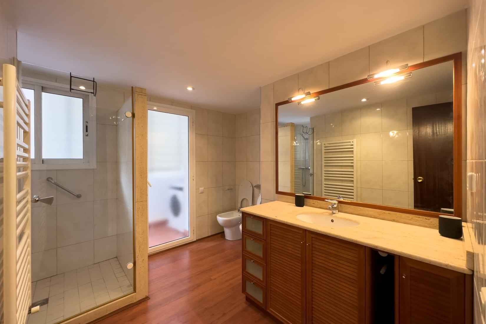 Diagonal 3, Barcelona - Barcelona, Spain - Bathroom