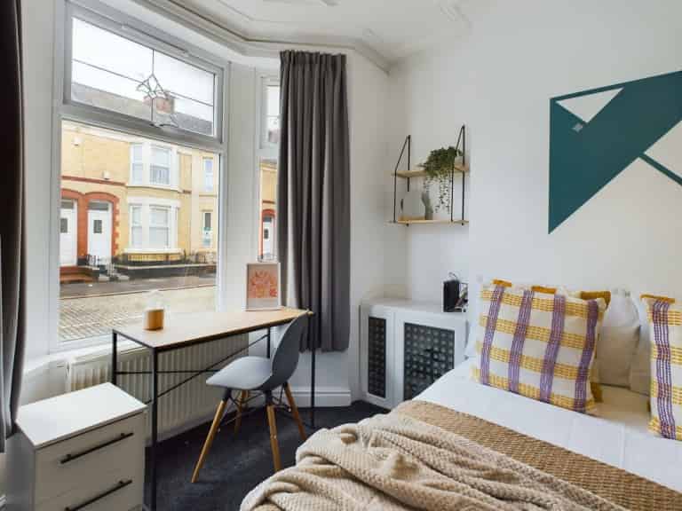 Bedroom?w=400&h=260&fit=crop&q=40&auto=format&trim=auto