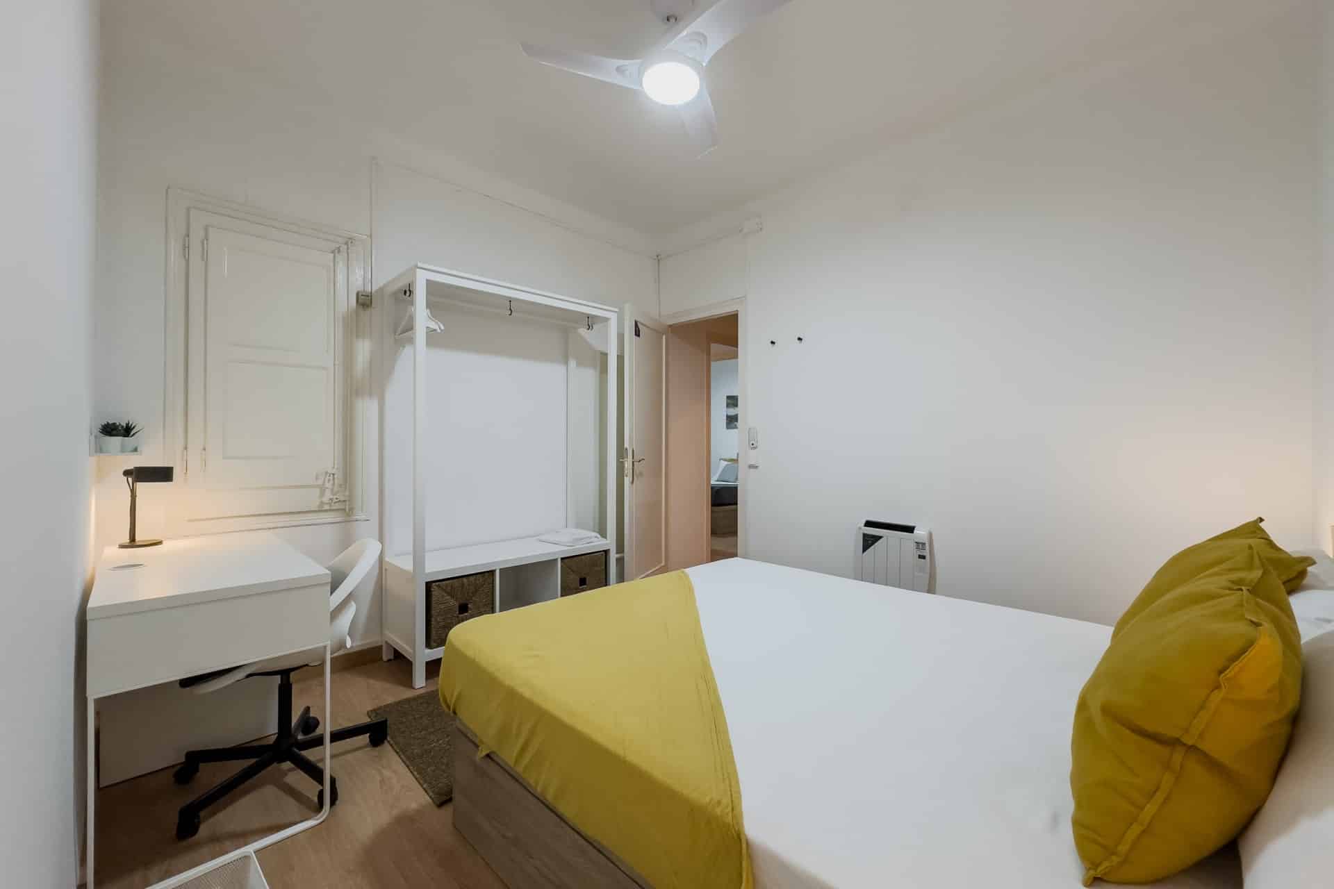 Exterior?w=400&h=260&fit=crop&q=40&auto=format&trim=auto